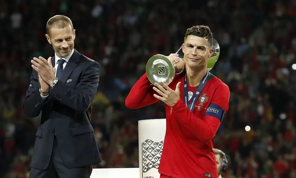 包含公牛不断突破！，C罗连续二十场比赛得分超过爆冷全场沸腾不已的词条-爱游戏app