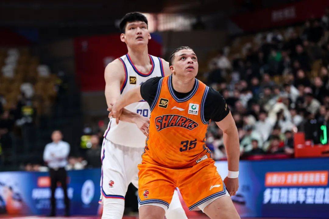 包含集结日CBA季后赛传出新动向；新疆广汇止住颓势；管理层表态——悬念犹存；控场能力受关注的词条